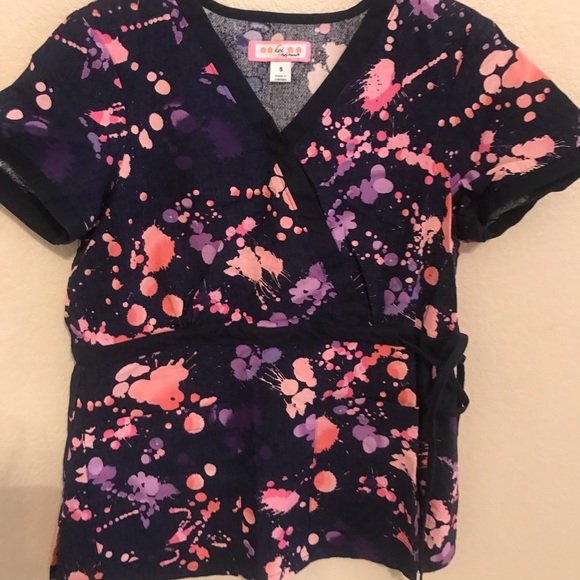 Colorful scrub top - Picture 2 of 4